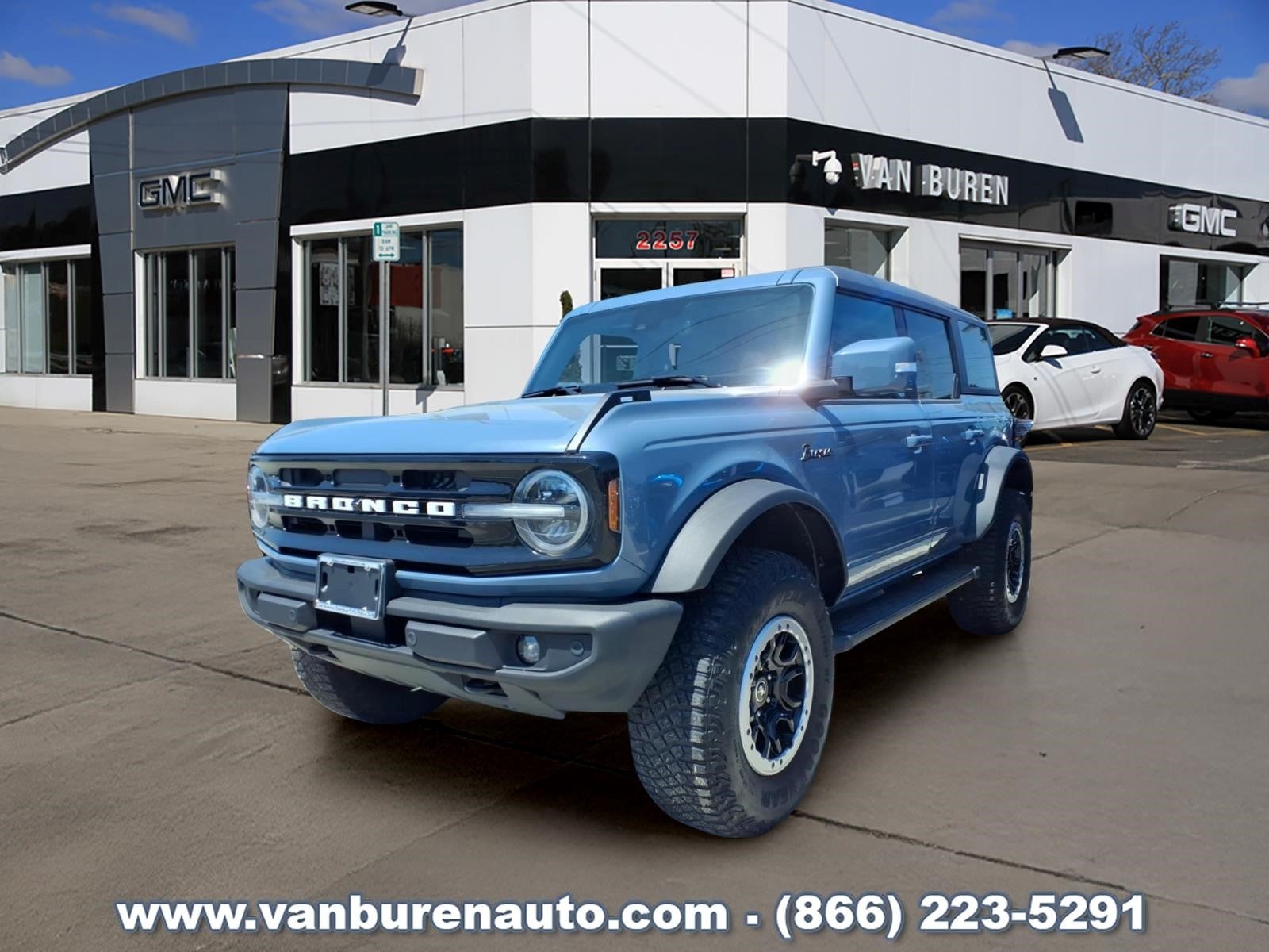 2023 Ford Bronco Outer Banks 4x4's photo