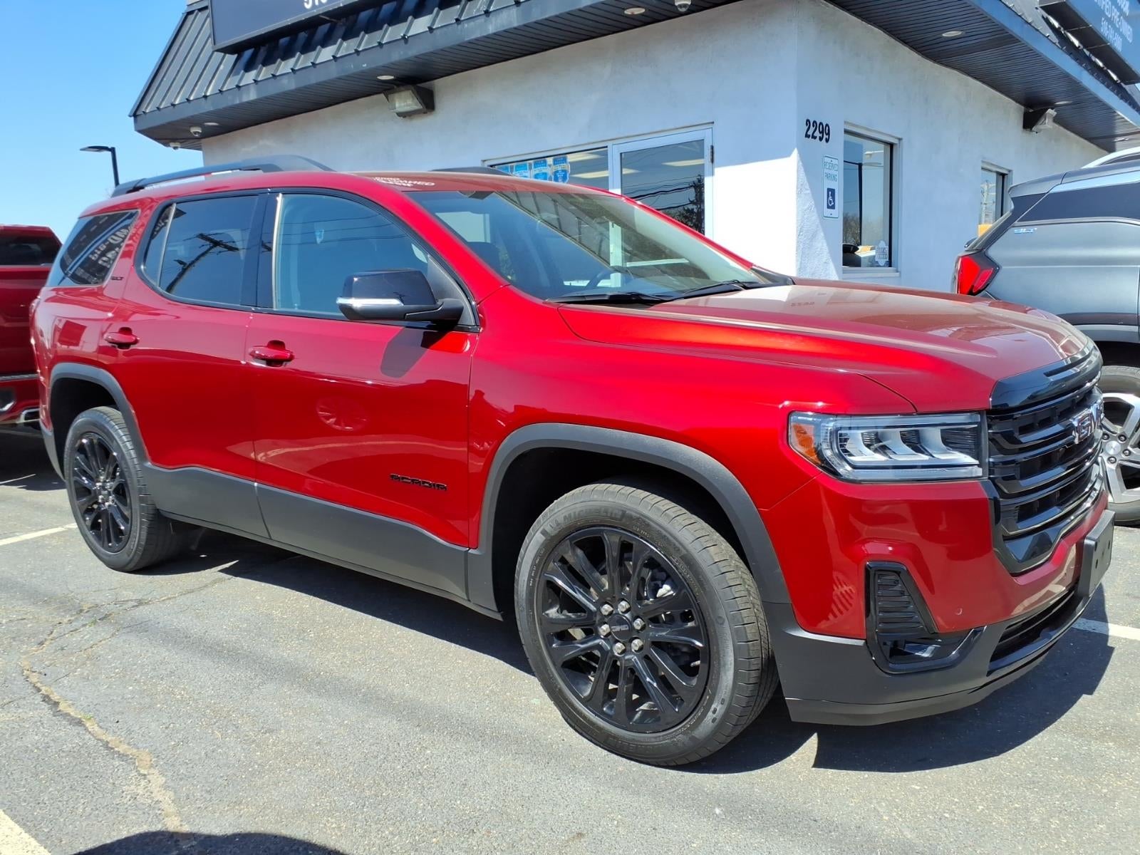 2023 GMC Acadia SLT
