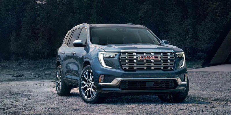 2026 GMC Acadia driving on I-495 near Garden City Park NY highlighting 2.5L turbocharged engine performance and smooth highway handling